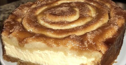 Cinnamon Roll Honeybun Cheesecake