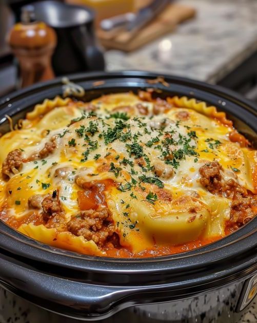 Slow Cooker Beef and Cheese Ravioli Lasagna