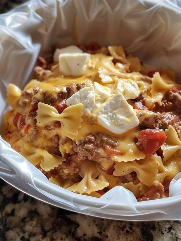 Crockpot Cheesy Beef Pasta