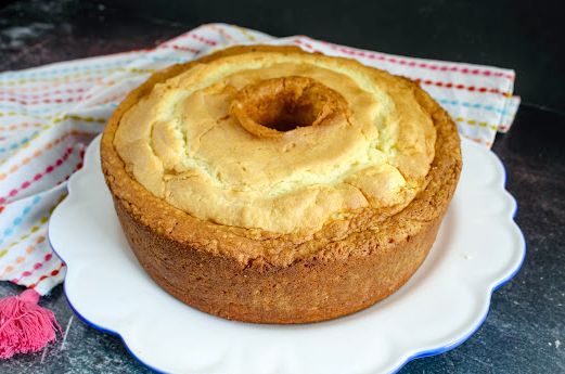 Sour cream pound cake