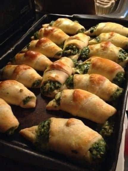 Spinach and cheese crescent rolls