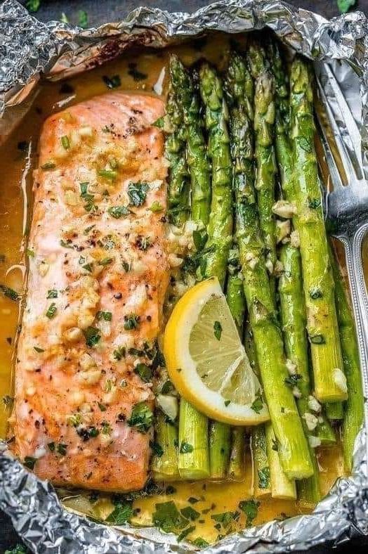 Baked salmon with asparagus