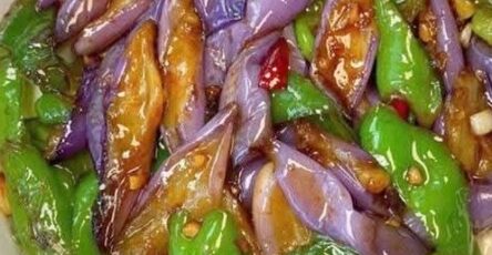 Chinese-style eggplant stir-fry with green peppers