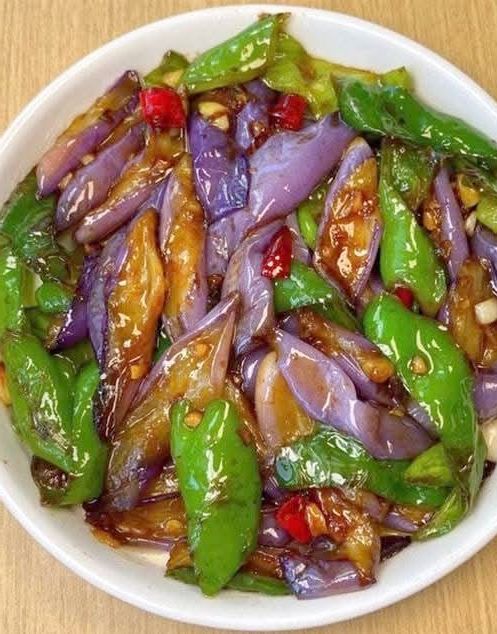 Chinese-style eggplant stir-fry with green peppers