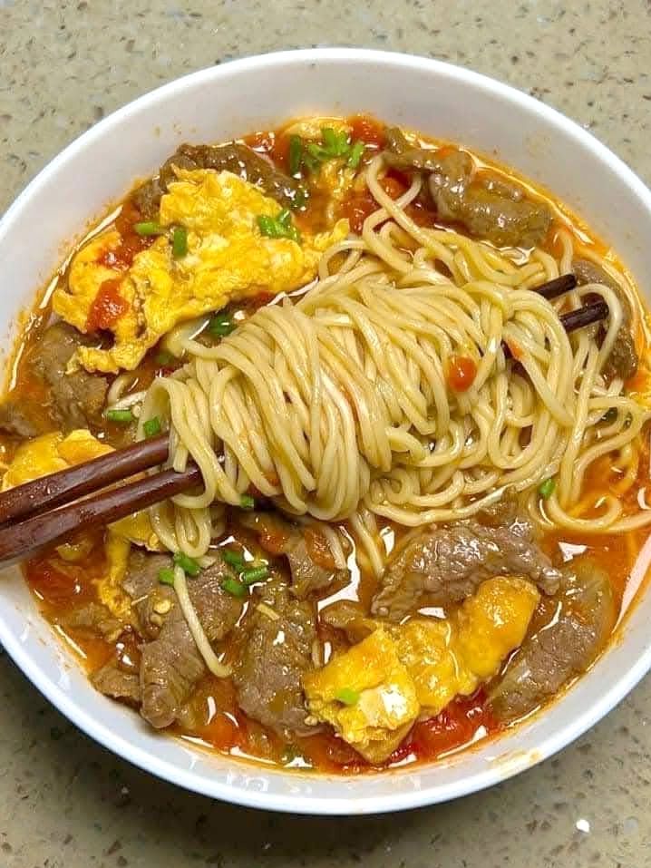 Tomato Egg and Beef Noodle Soup