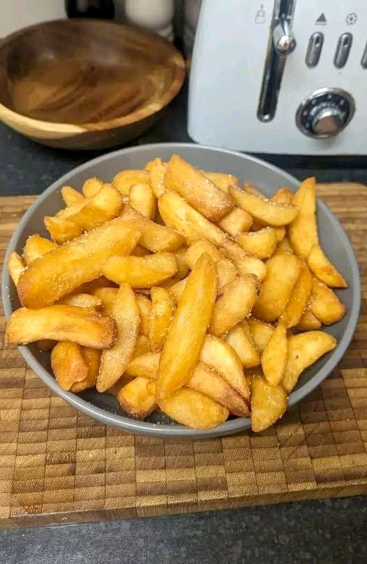 Homemade Crispy Potato Wedges