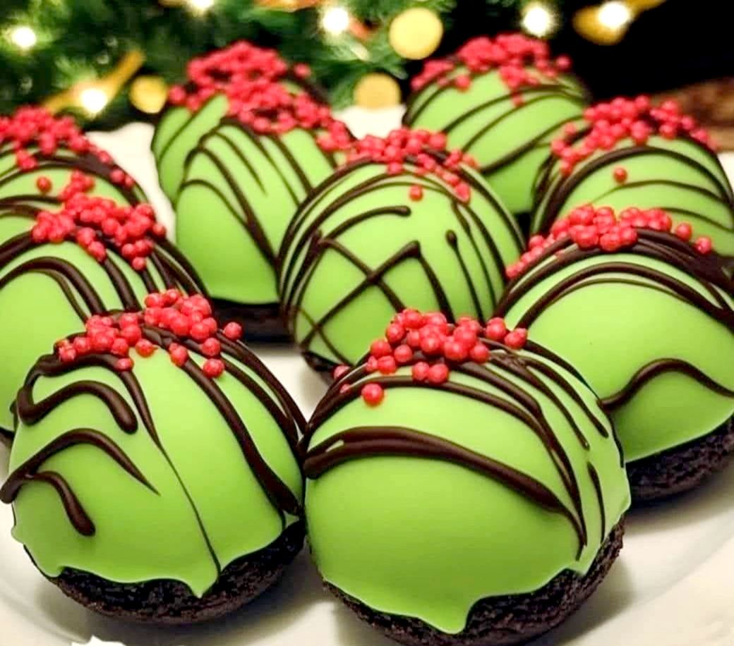 Grinch Oreo Balls