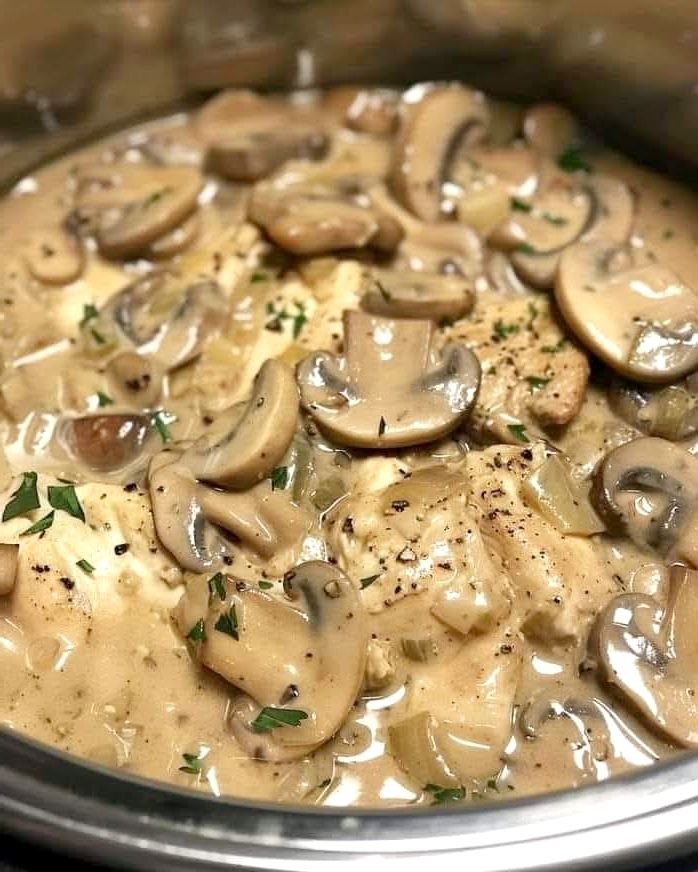 Chicken with mushroom gravy