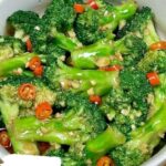 Stir-fried broccoli with garlic and chili