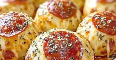 Cheesy Pepperoni Pizza Bombs