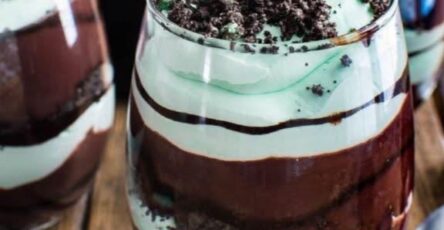 Baileys Chocolate Mint Pudding Parfaits