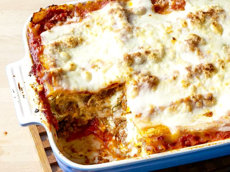 Authentic Italian Lasagna Recipe with Meat and Cheese