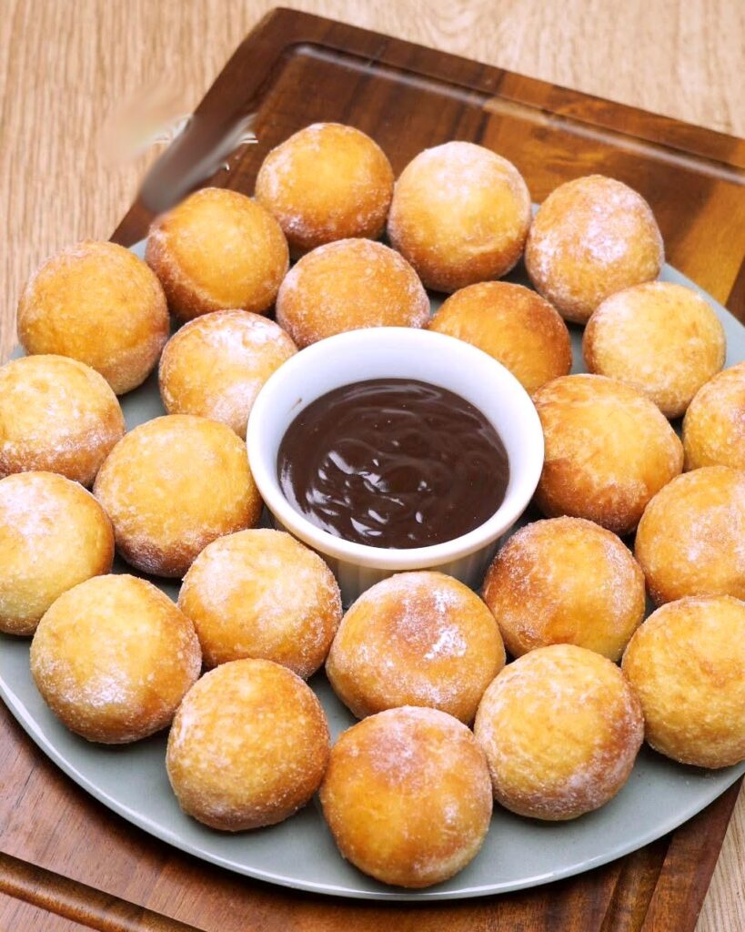 Mini Donuts with Chocolate Dip