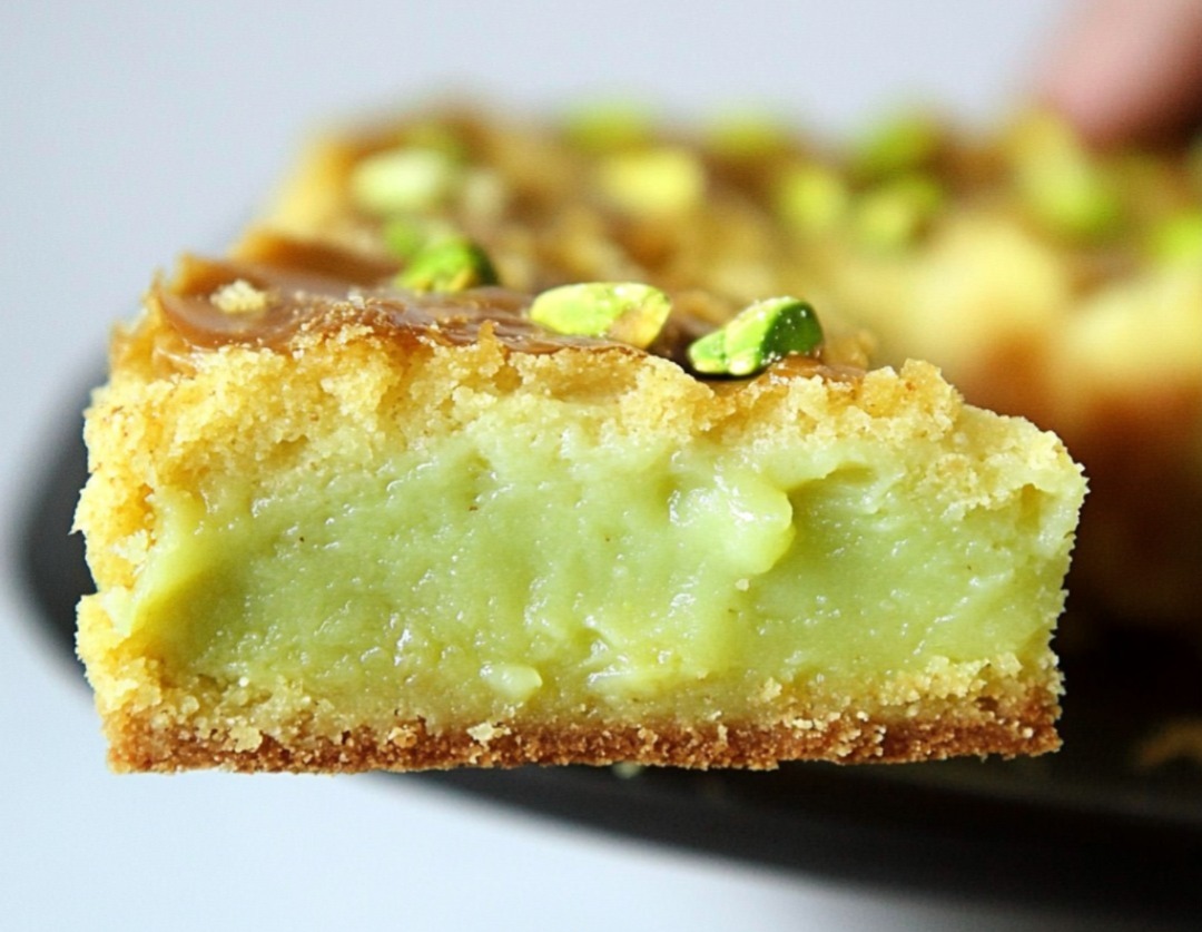 Pistachio Ooey Gooey Butter Cake