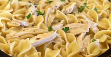 Slow Cooker Creamy Chicken & Noodles