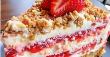 Berrylicious Strawberry Crunch Cheesecake