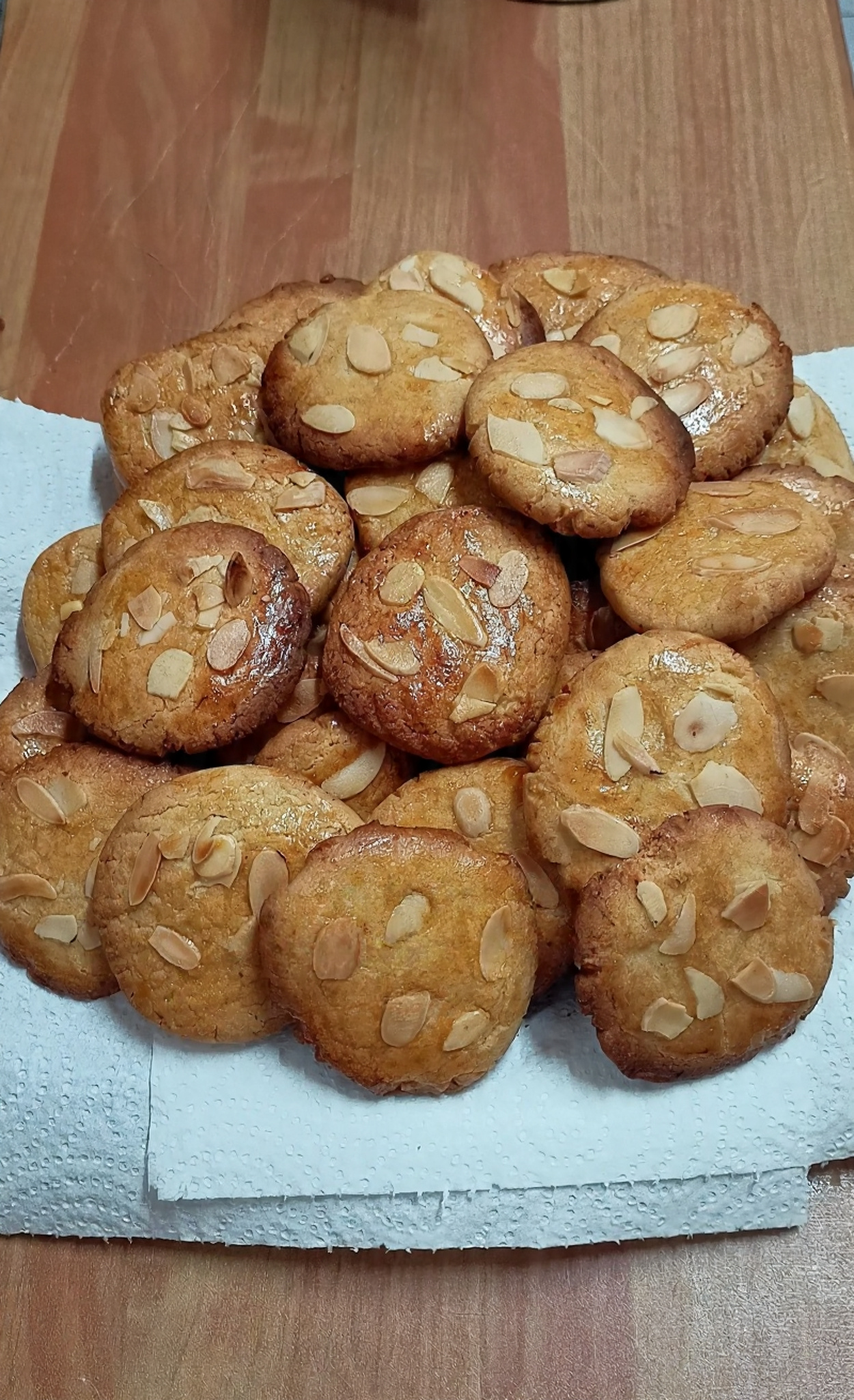 Whimsical Almond Cookies with a Hint of Vanilla