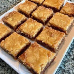 Chewy Gooey Bars (Ooey Gooey Bars)