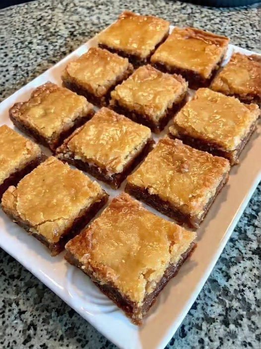 Chewy Gooey Bars (Ooey Gooey Bars)