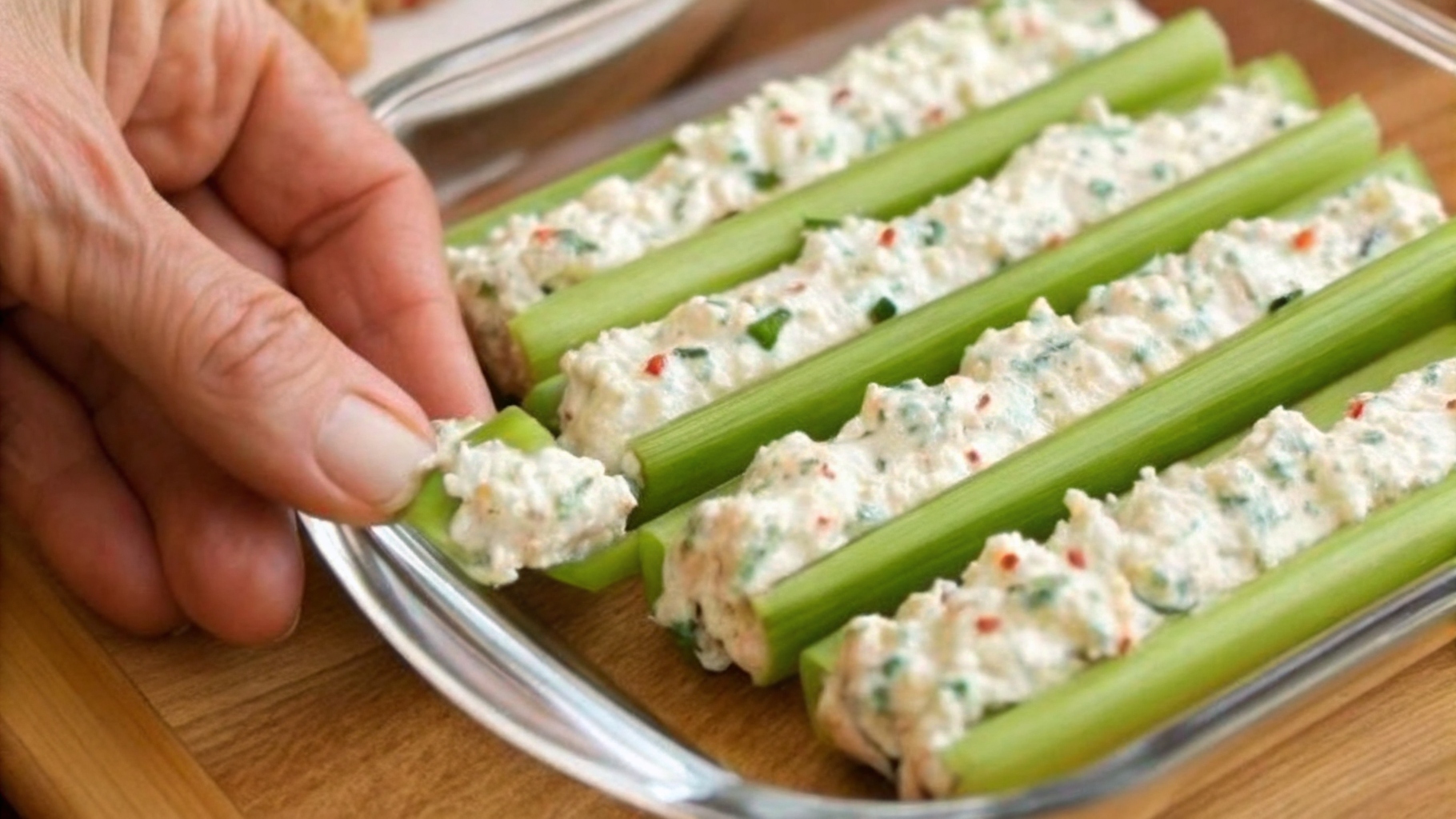 Low Carb Creamy Bacon Cheddar Celery Boats